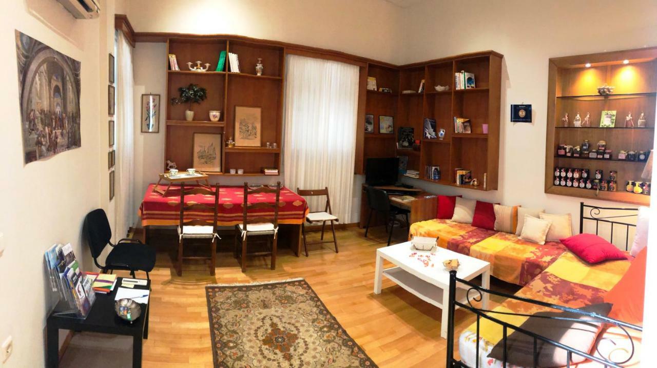 80кв.м. 3 спалень, 1 окремих ванних Квартира в Exarchia Афіни Екстер'єр фото