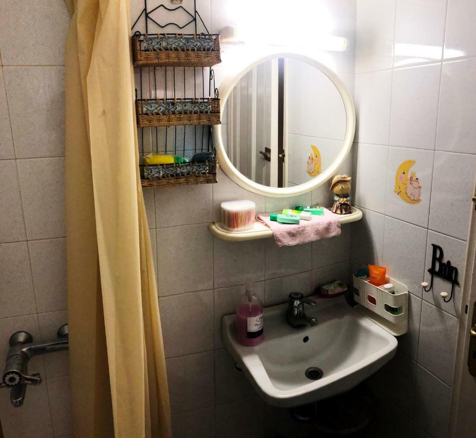 80кв.м. 3 спалень, 1 окремих ванних Квартира в Exarchia Афіни Екстер'єр фото